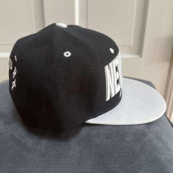 New adjustable men’s hat-smoke free home - Picture 4 of 5